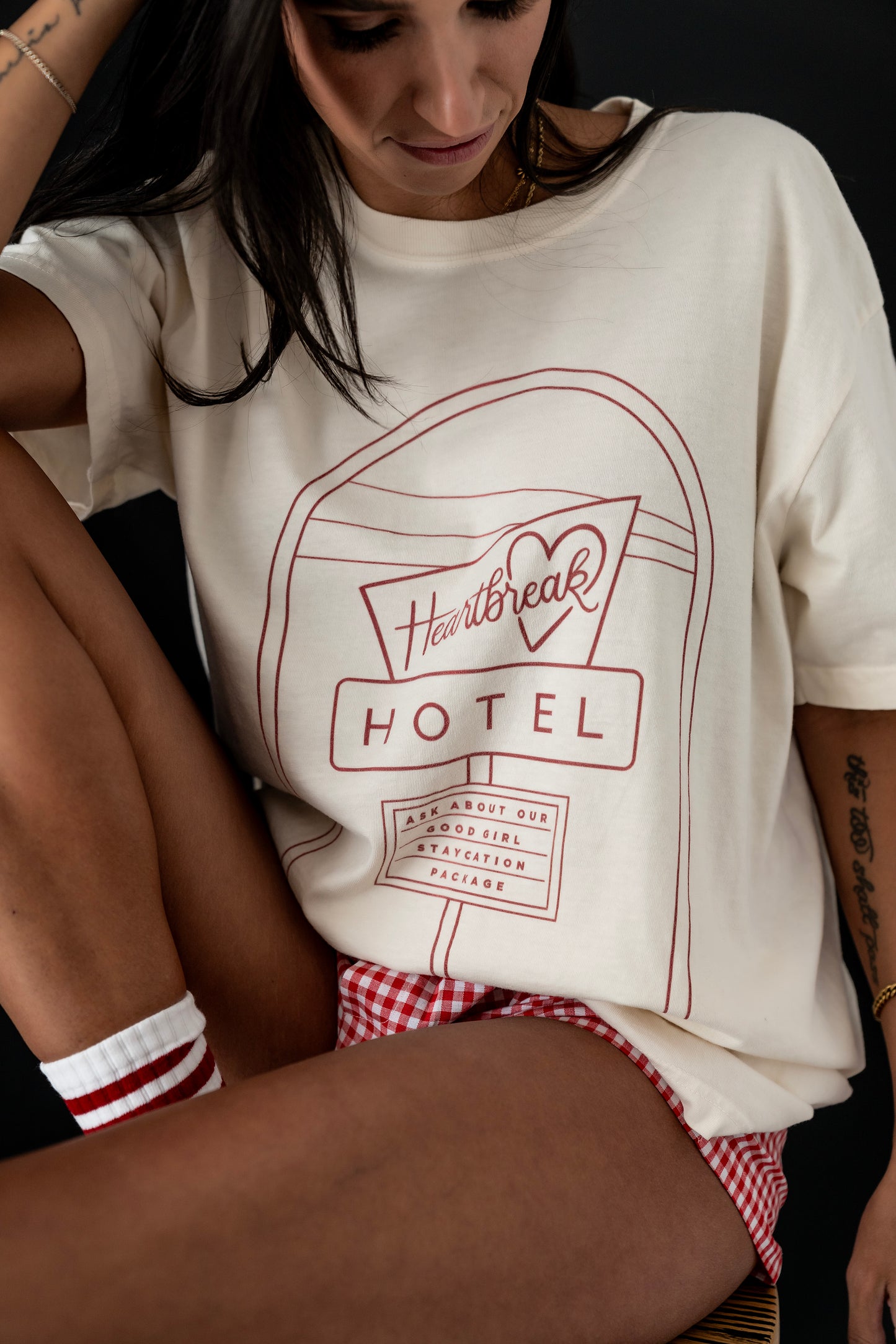 HEART BREAK HOTEL Tshirt in Ivory