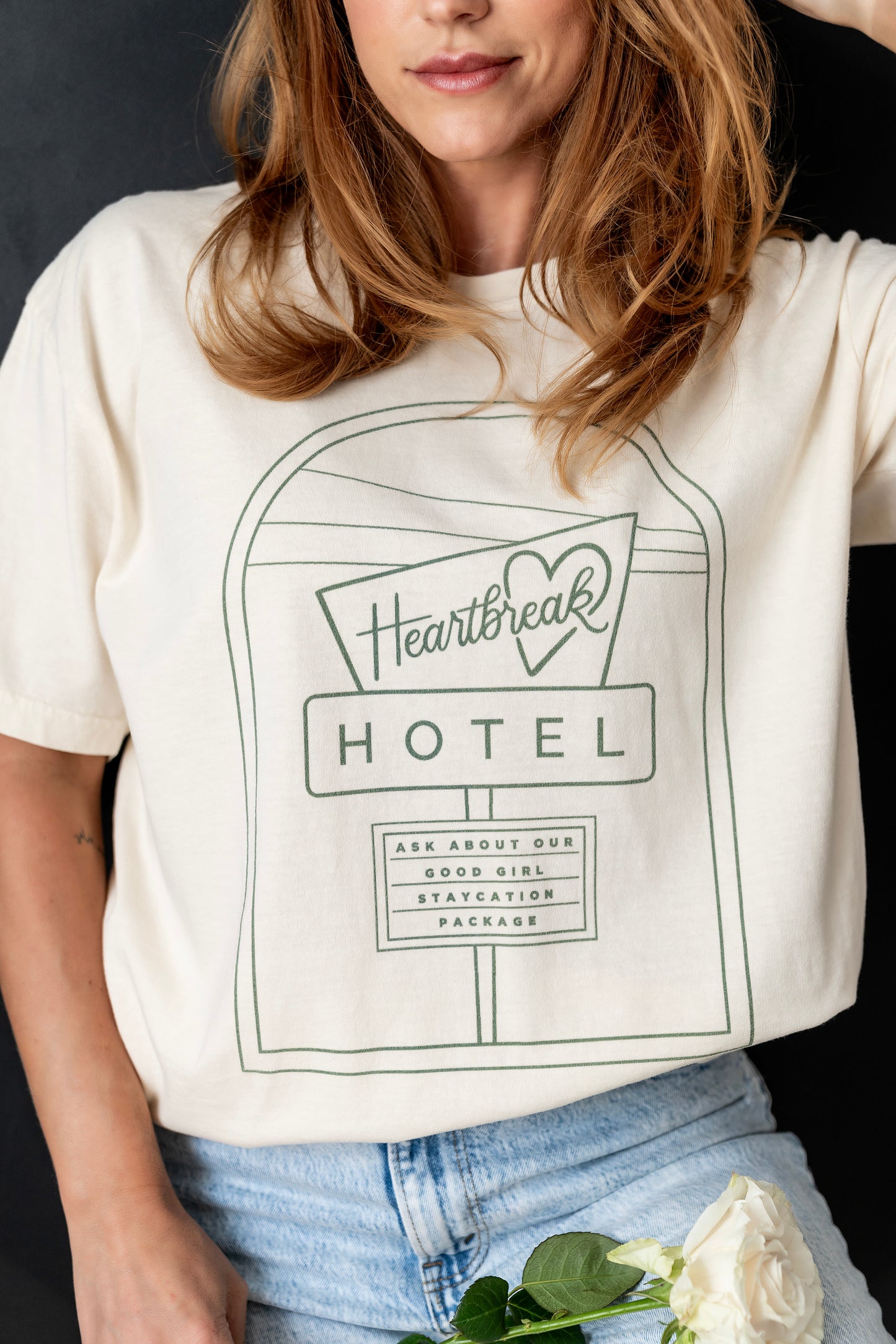 HEART BREAK HOTEL Tshirt in Ivory and Forest