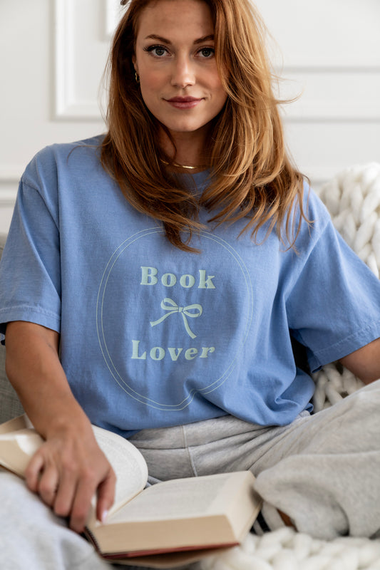 BOOK LOVER Tshirt in Washed Denim